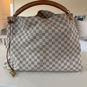 Louis Vuitton Artsy Leather Handbag